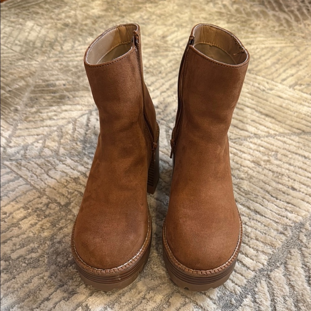 NEW Wild Pair brown suede zipper boots size 7.5M.